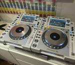 2 X Pioneer CDJ 2000 NXS2 Limited Edition In White